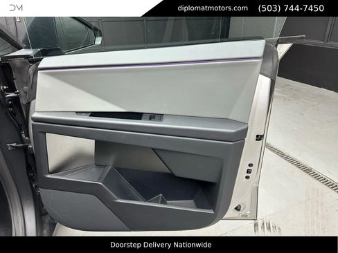 Used 2025 Tesla Cybertruck AWD Crew Cab image 28
