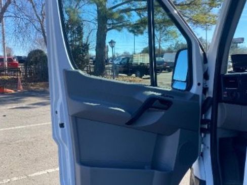 Used 2016 Freightliner Sprinter 3500 image 19