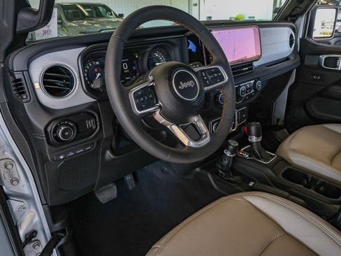 Used 2024 Jeep Wrangler Unlimited Sahara w/ Technology Group AWD/4WD image 11