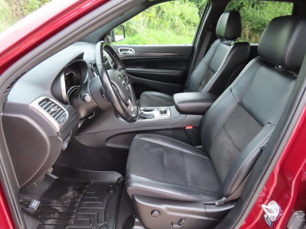 Used 2022 Jeep Grand Cherokee Laredo X AWD/4WD image 26