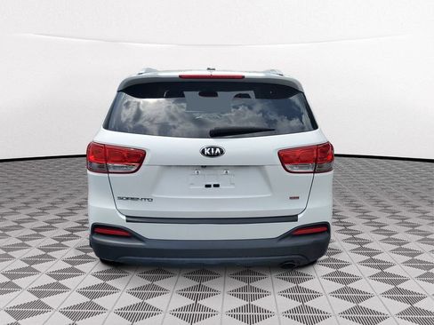 Used 2017 Kia Sorento FWD image 4