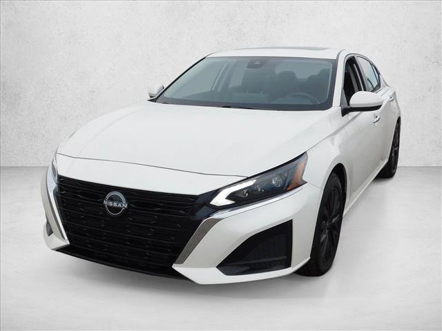 Used 2025 Nissan Altima 2.5 SV w/ SV Special Edition Package FWD image 2