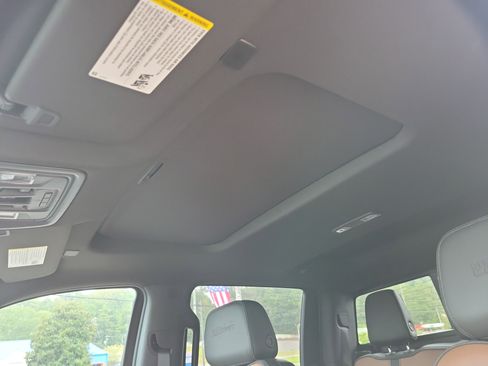 Used 2022 Chevrolet Silverado 1500 High Country image 16