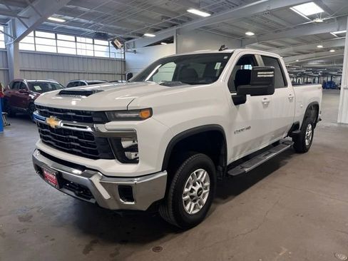 Used 2024 Chevrolet Silverado 2500 LT image 7