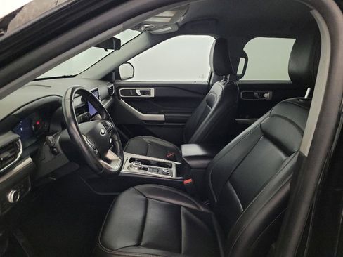 Used 2022 Ford Explorer XLT w/ Equipment Group 202A AWD/4WD image 17
