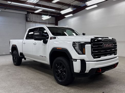 Used 2025 GMC Sierra 2500 AT4 image 24