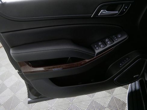 Used 2017 GMC Yukon SLT w/ Premium Edition image 12