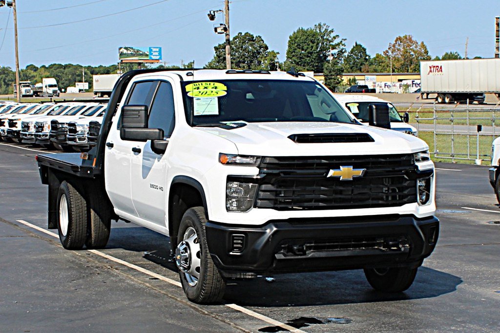 Used 2025 Chevrolet Silverado 3500 W/T AWD/4WD image 3
