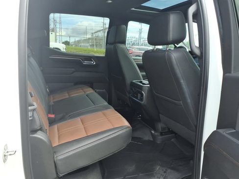 Used 2023 Chevrolet Silverado 1500 High Country w/ High Country Premium Package AWD/4WD image 13