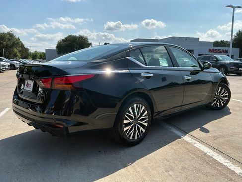 Used 2025 Nissan Altima 2.5 SV FWD image 6