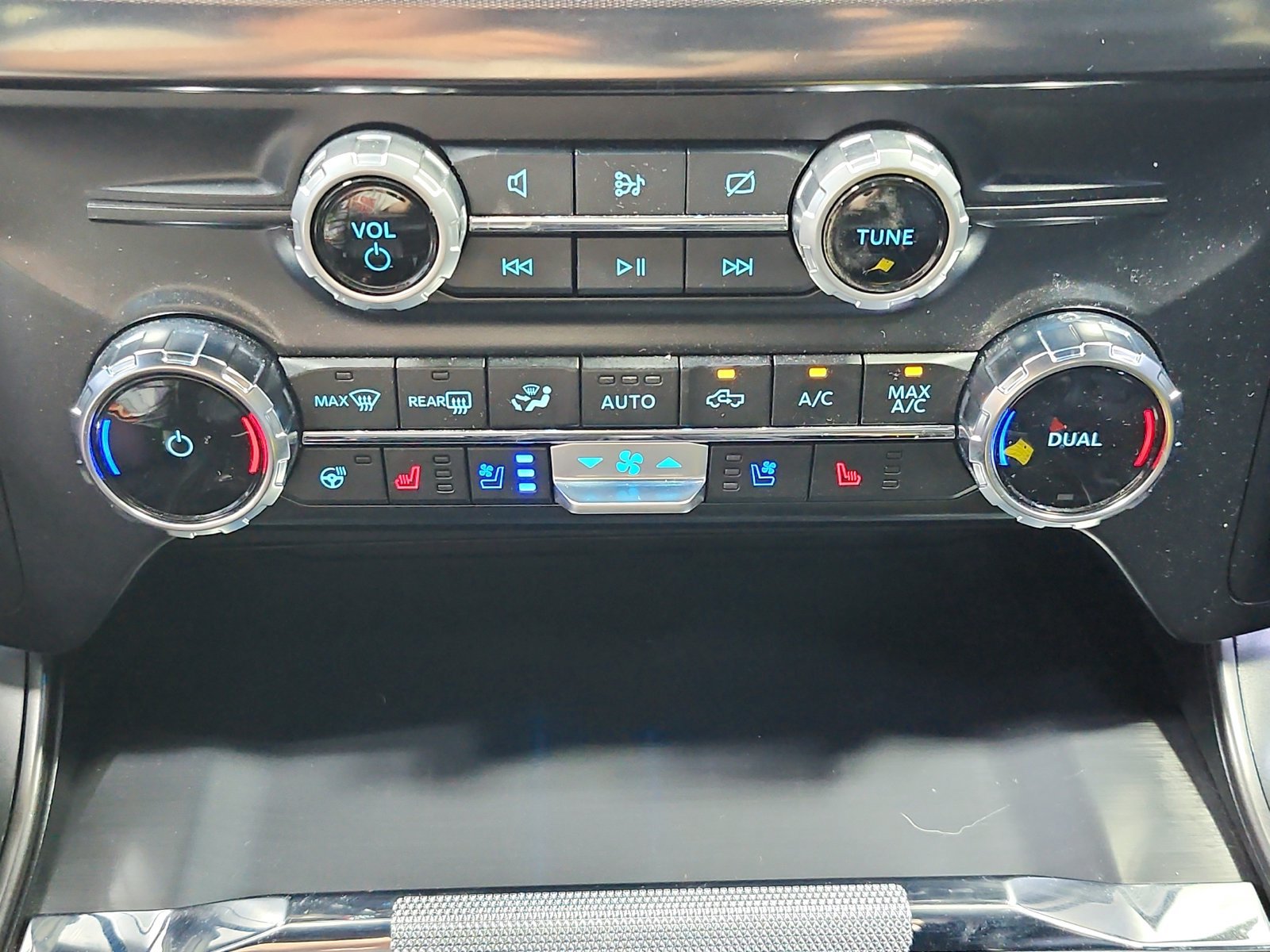 Used 2024 Ford F150 Lariat AWD/4WD image 33