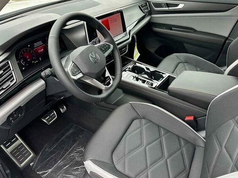 New 2024 Volkswagen Atlas Peak Edition SEL image 10
