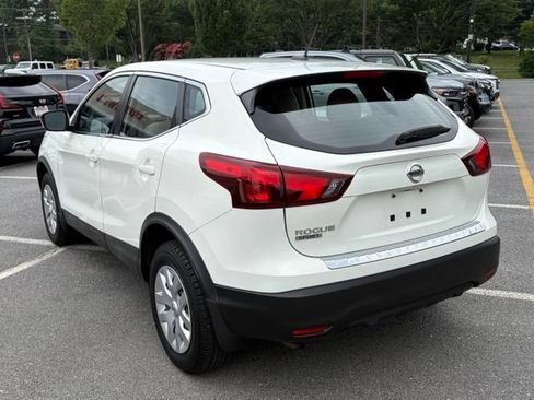 Used 2017 Nissan Rogue Sport S FWD image 5