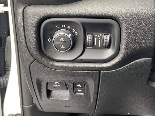 Used 2025 RAM 1500 Laramie w/ Sport Appearance Package AWD/4WD image 28