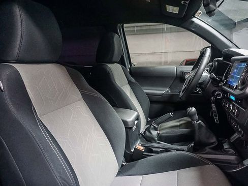 Certified 2022 Toyota Tacoma TRD Off-Road w/ Advanced Technology Package AWD/4WD image 18