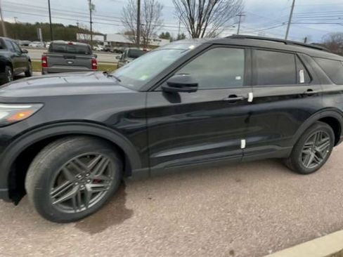 New 2026 Ford Explorer ST w/ Sun And Sound Package image 6