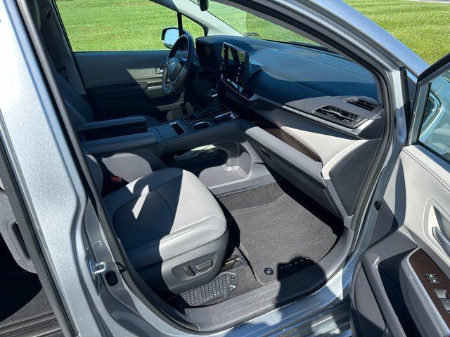 Used 2022 Toyota Sienna XLE AWD/4WD image 26