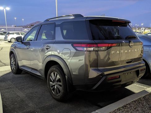 Used 2024 Nissan Pathfinder SV image 6