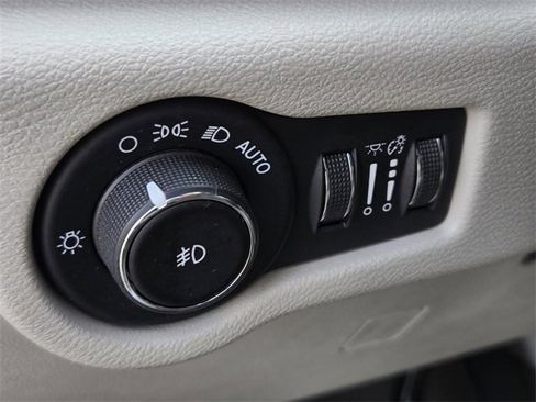 Used 2018 Chrysler Pacifica Touring Plus w/ Tire & Wheel Group image 21