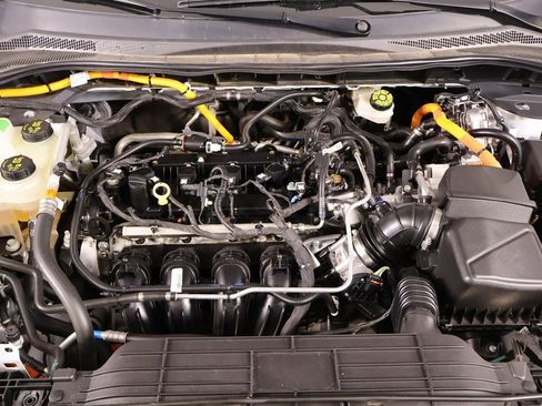 Used 2021 Ford Escape SE image 18