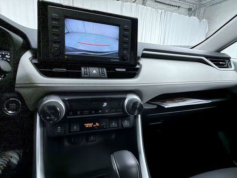 Certified 2022 Toyota RAV4 XLE Premium AWD/4WD image 17