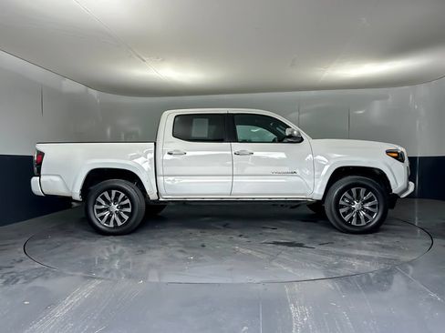 Used 2023 Toyota Tacoma Limited AWD/4WD image 2
