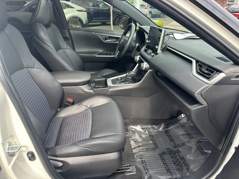 Certified 2022 Toyota RAV4 XSE w/ XSE Grade Weather Package AWD/4WD image 17