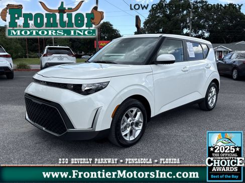 Used 2023 Kia Soul LX w/ LX Technology Package FWD image 1