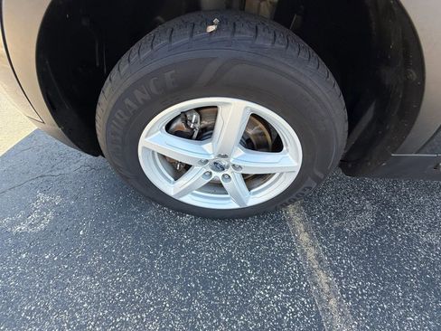 Used 2017 Ford Explorer XLT image 9