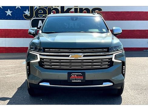 Used 2023 Chevrolet Suburban Premier image 3