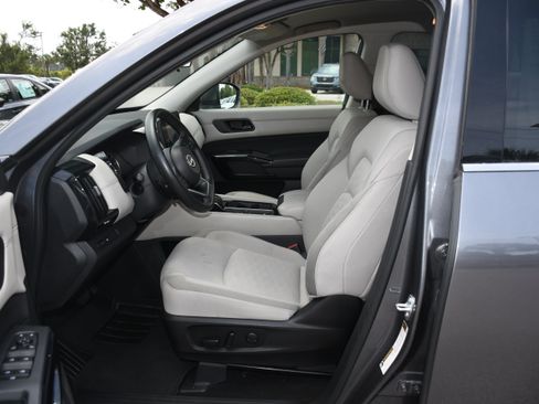 Used 2024 Nissan Pathfinder SV FWD image 7