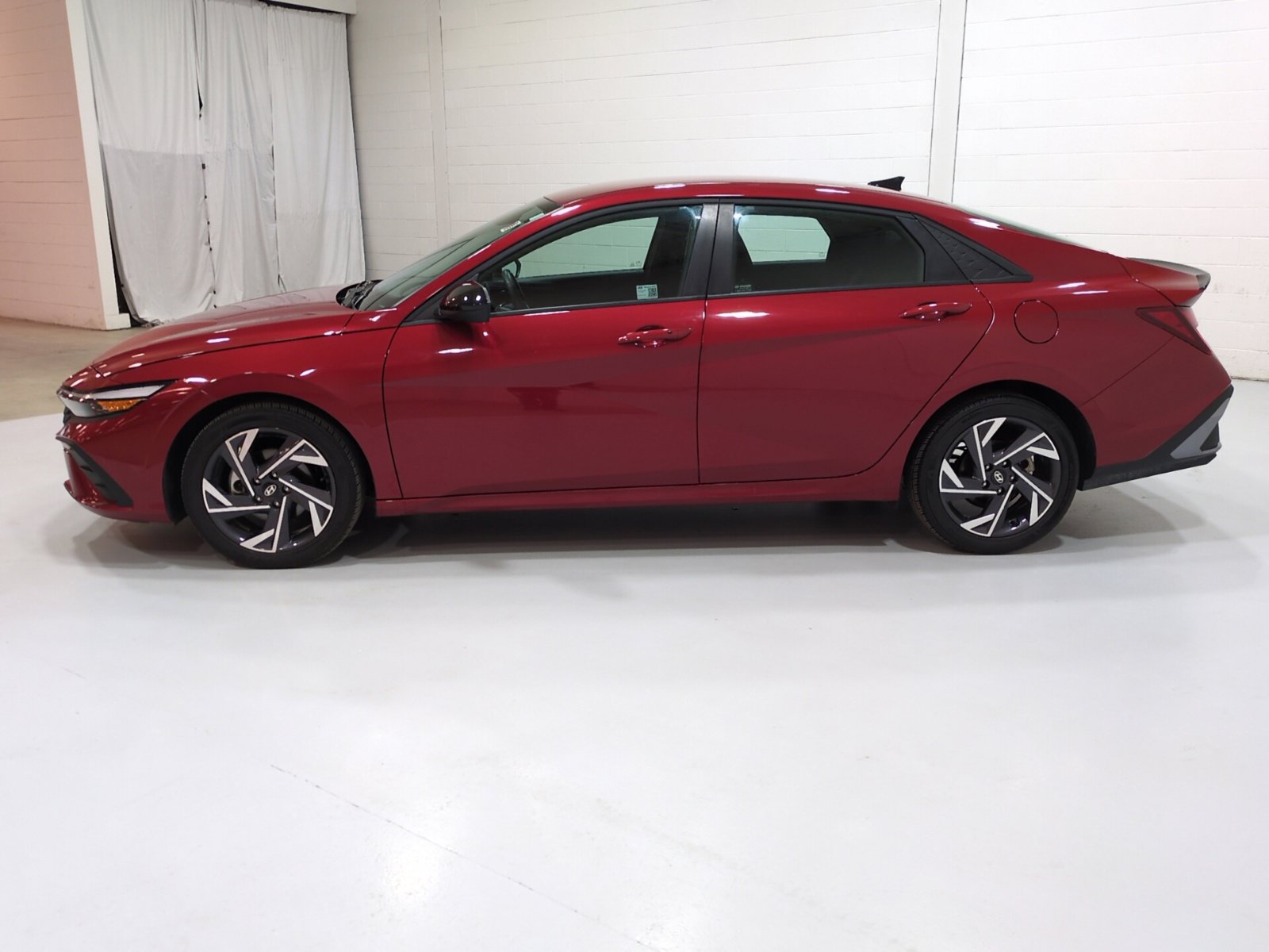 Used 2025 Hyundai Elantra Sport FWD image 6