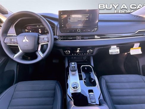 New 2025 Mitsubishi Outlander SE image 5