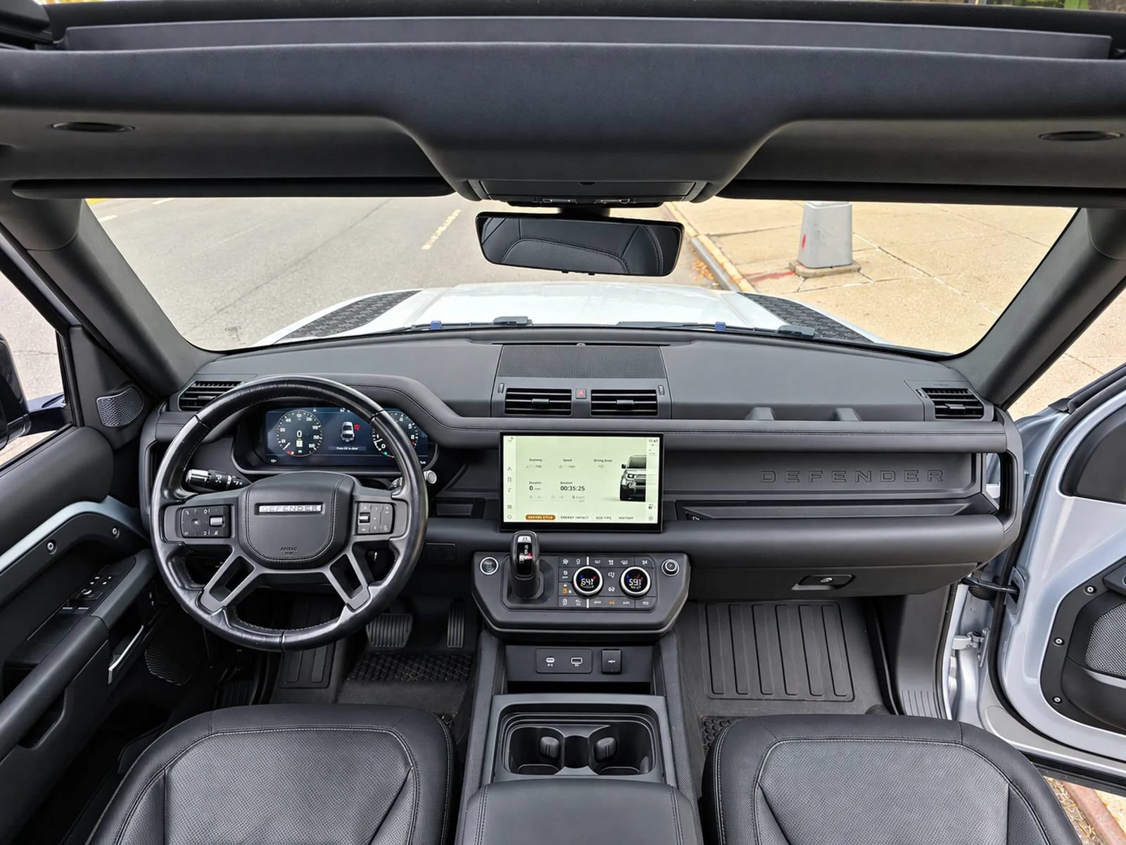 Used 2022 Land Rover Defender 90 X-Dynamic HSE AWD/4WD image 29