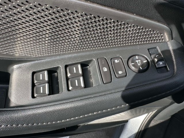 Used 2023 Acura MDX SH-AWD image 25