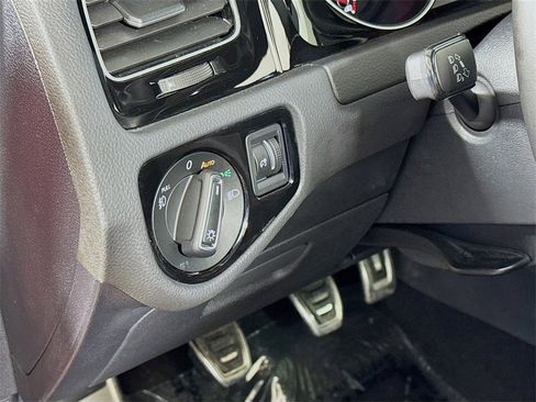 Used 2020 Volkswagen GTI SE image 10