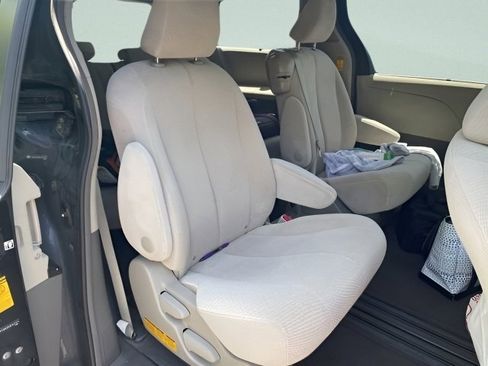 Used 2014 Toyota Sienna LE FWD image 14