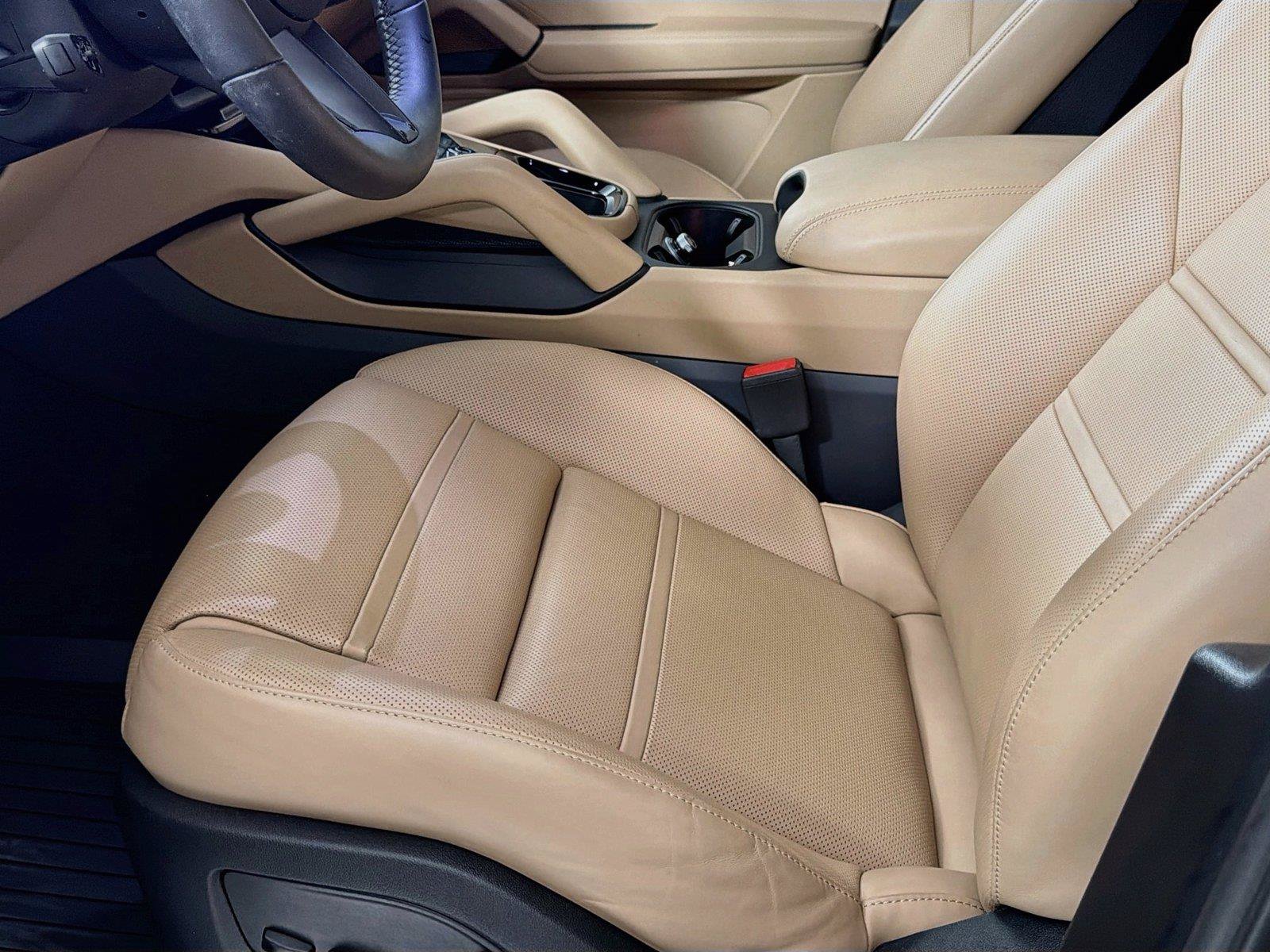 Certified 2026 Porsche Cayenne AWD/4WD image 32