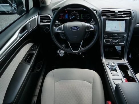 Used 2019 Ford Fusion SE FWD image 12