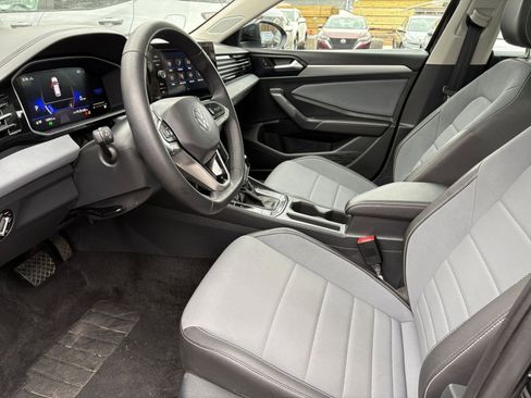 Used 2025 Volkswagen Jetta SE image 25