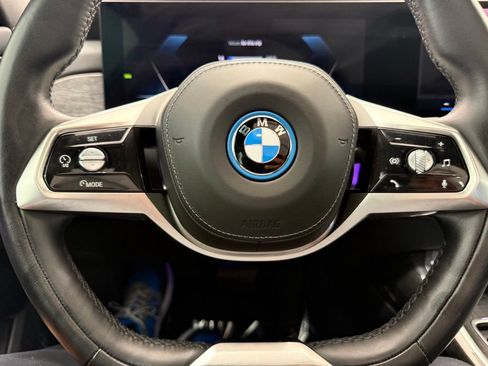 Used 2024 BMW i7 xDrive60 AWD/4WD image 38