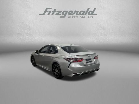 Used 2024 Toyota Camry SE image 3