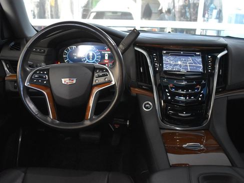 Used 2017 Cadillac Escalade Luxury image 17