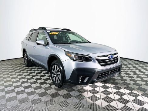 Used 2022 Subaru Outback Premium image 3