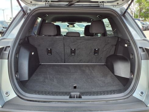 Used 2025 Chevrolet Equinox LT image 8