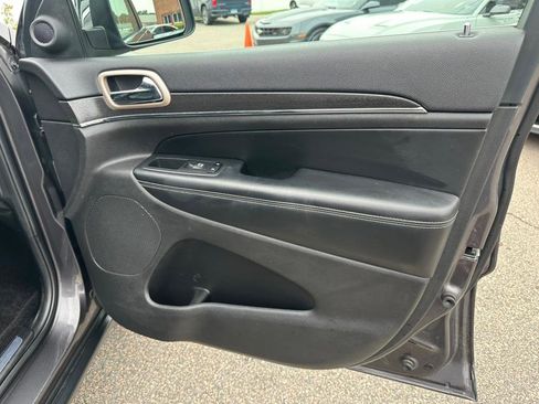 Used 2017 Jeep Grand Cherokee Limited image 10