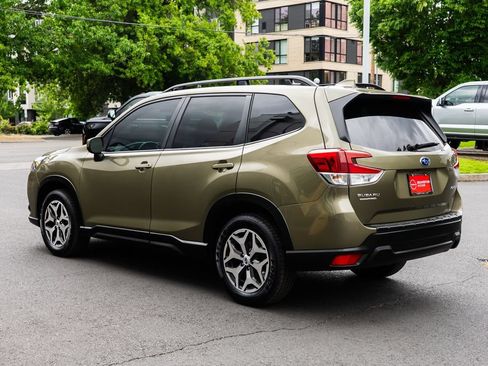 Used 2022 Subaru Forester Premium AWD/4WD image 4