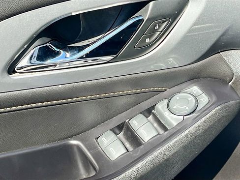 Used 2019 Chevrolet Traverse LT FWD image 17