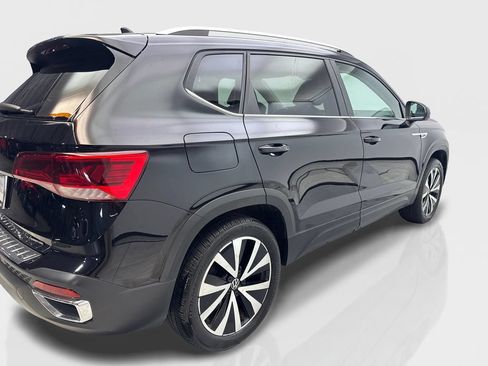 Used 2023 Volkswagen Taos SE AWD/4WD image 12