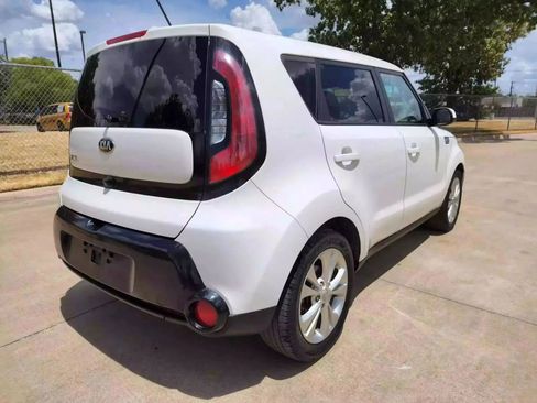 Used 2016 Kia Soul + image 4